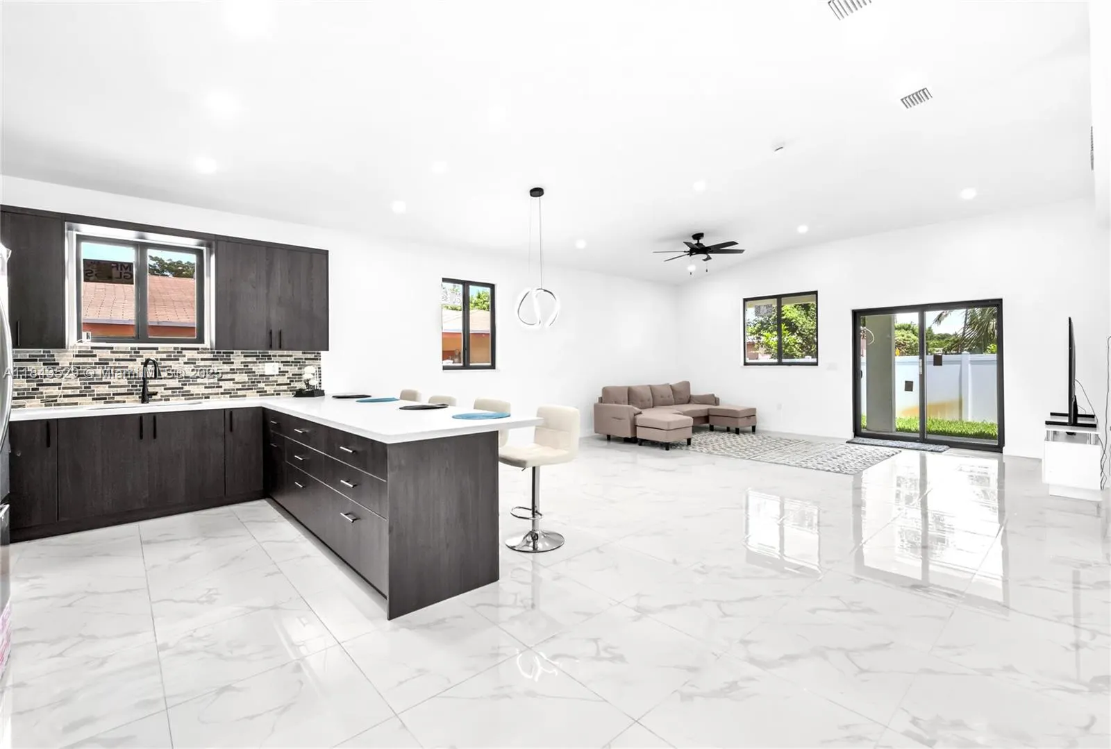 335 NW 15th St
