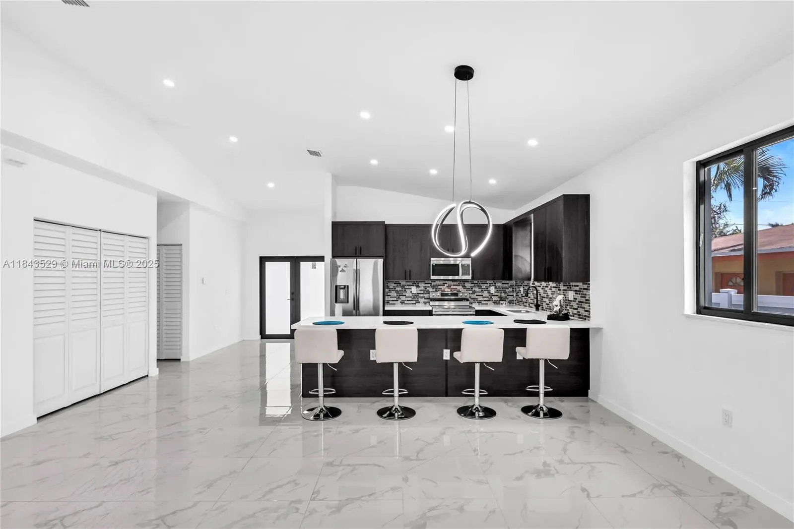 335 NW 15th St
