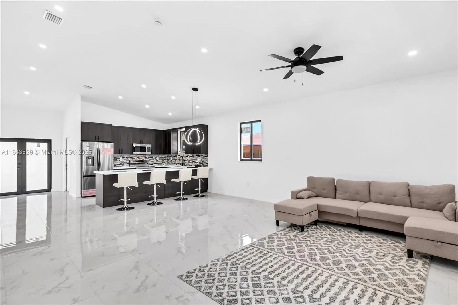 335 NW 15th St