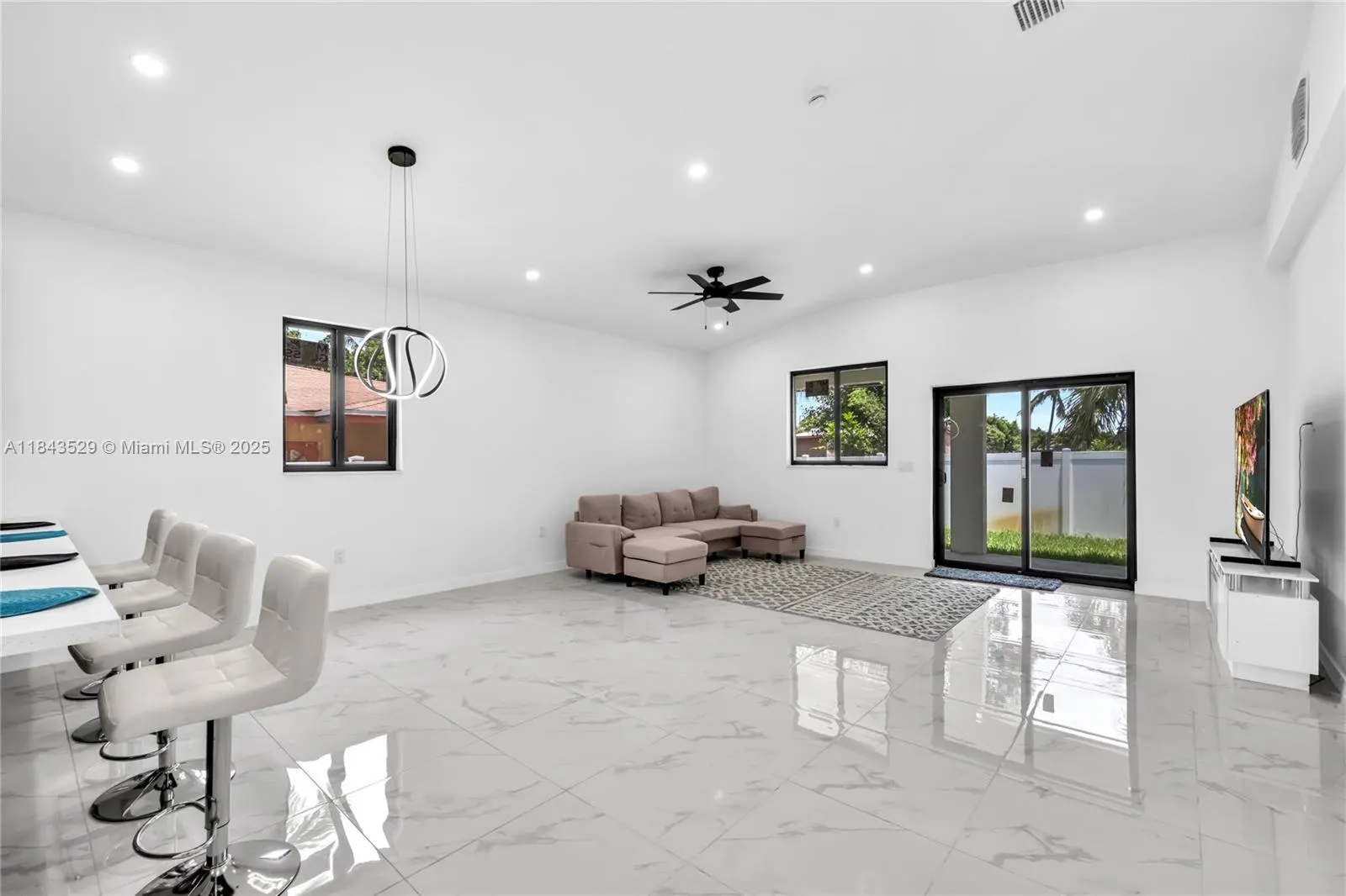 335 NW 15th St
