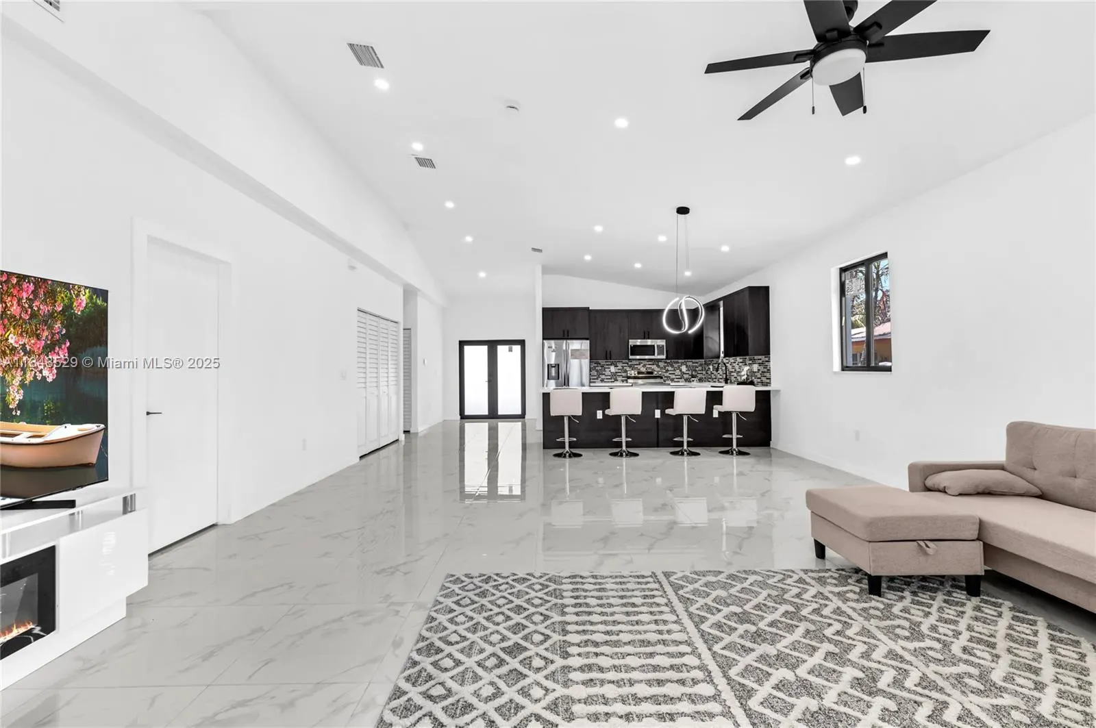 335 NW 15th St