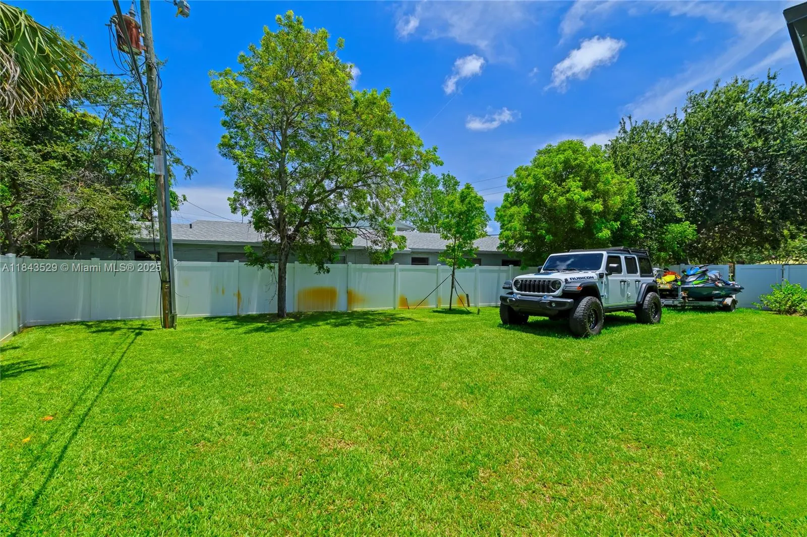 335 NW 15th St