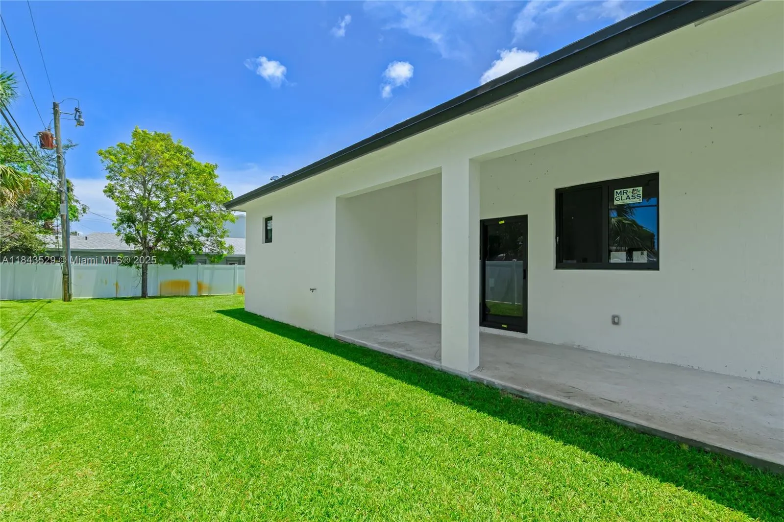 335 NW 15th St