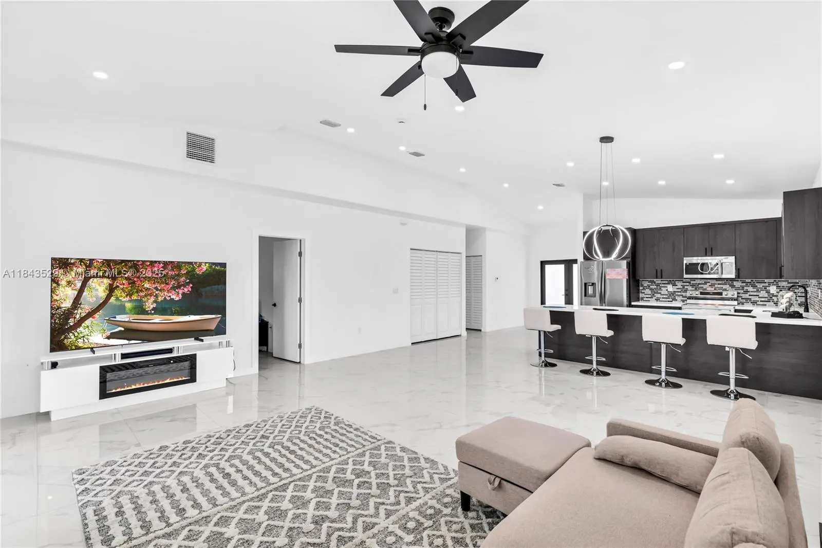 335 NW 15th St