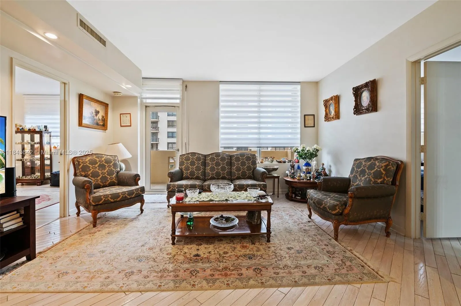 10185 Collins Ave, #1211