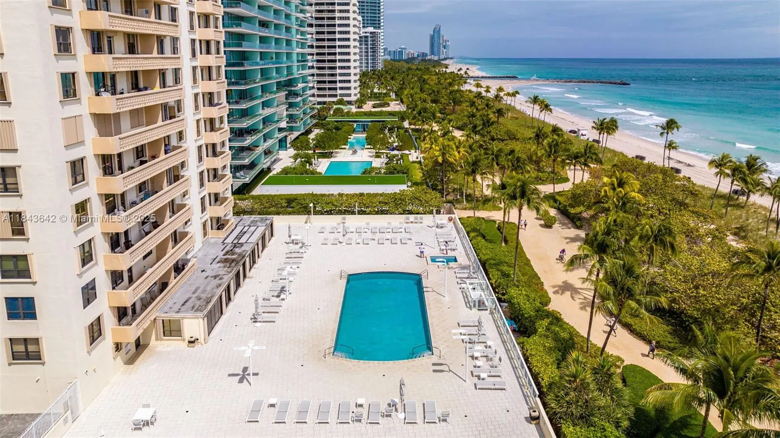 10185 Collins Ave, #1211