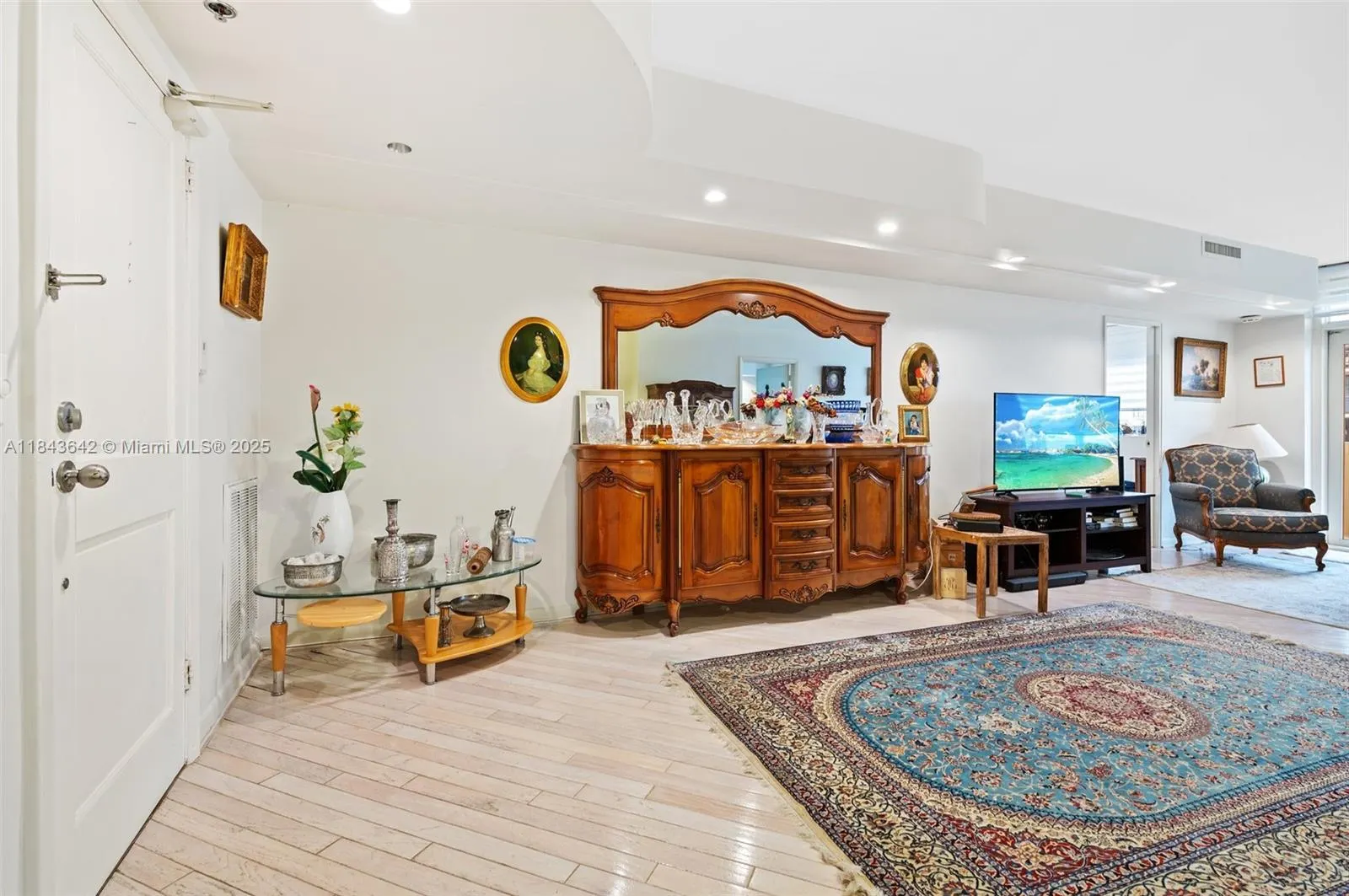 10185 Collins Ave, #1211