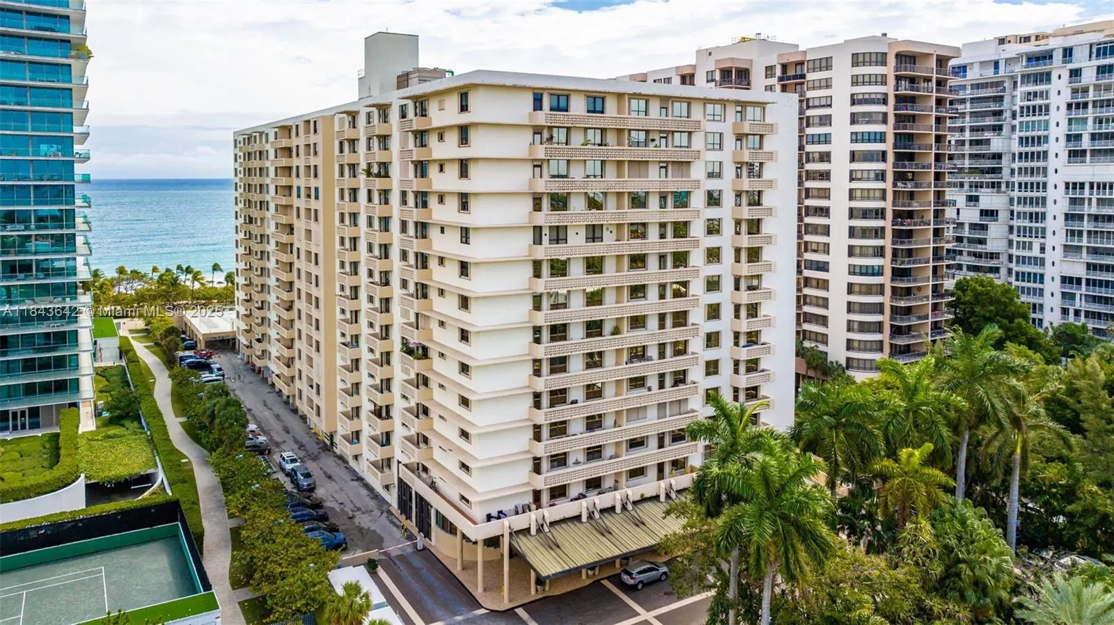 10185 Collins Ave, #1211