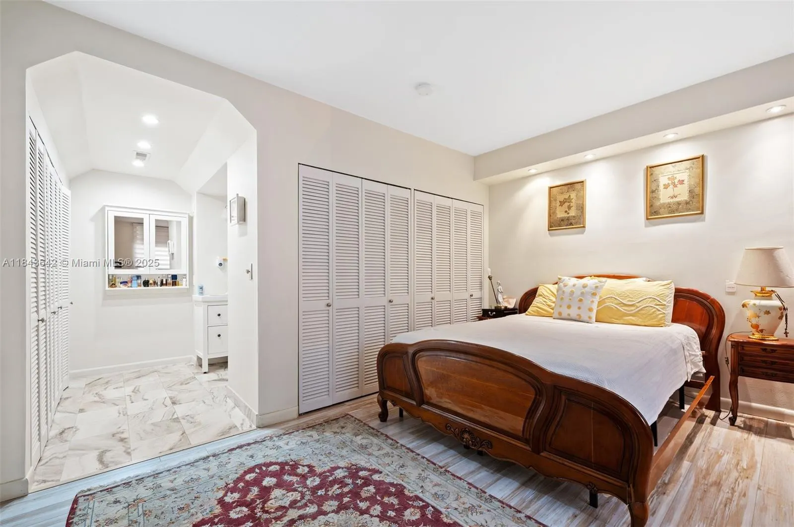 10185 Collins Ave, #1211