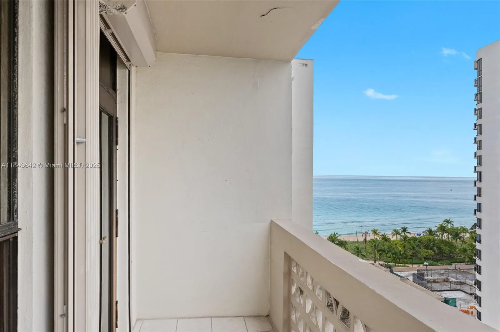 10185 Collins Ave, #1211