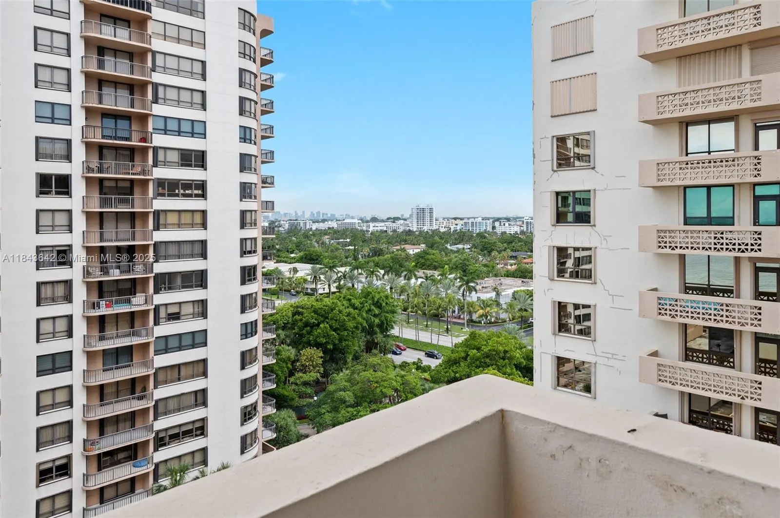 10185 Collins Ave, #1211