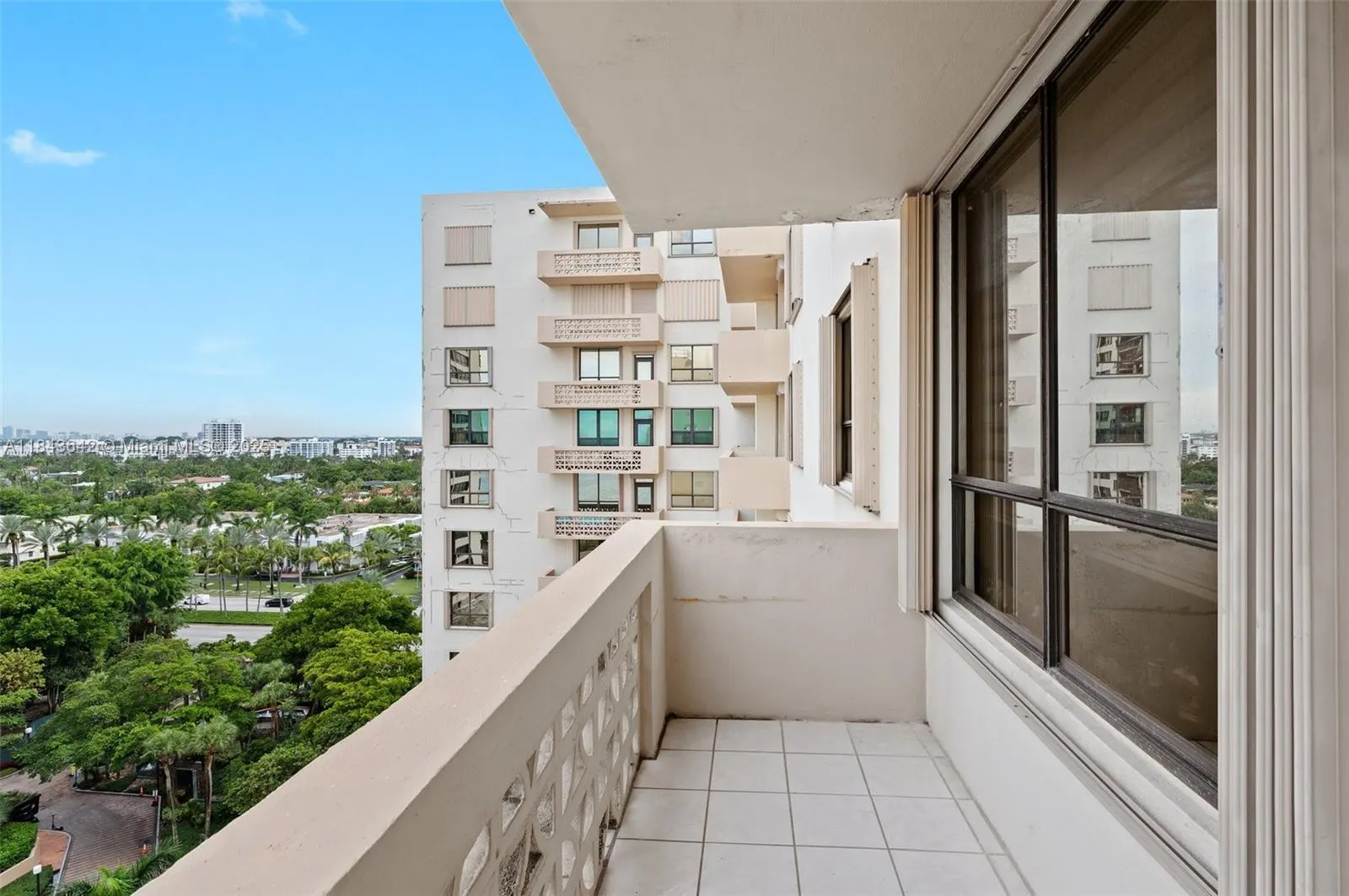 10185 Collins Ave, #1211