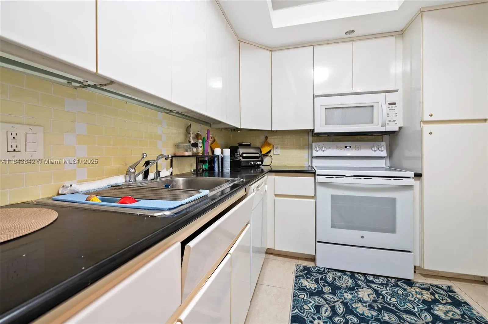 10185 Collins Ave, #1211