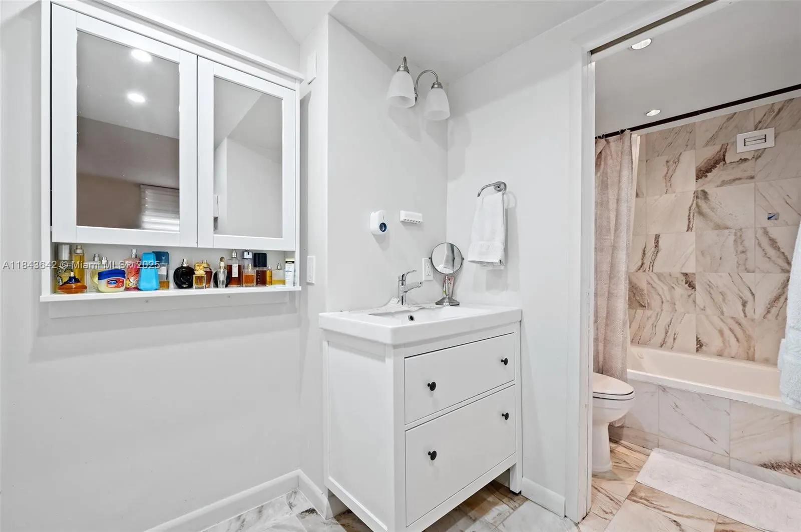 10185 Collins Ave, #1211