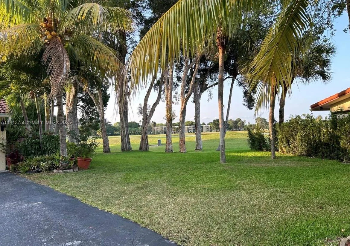 16249 Laurel Dr, #14