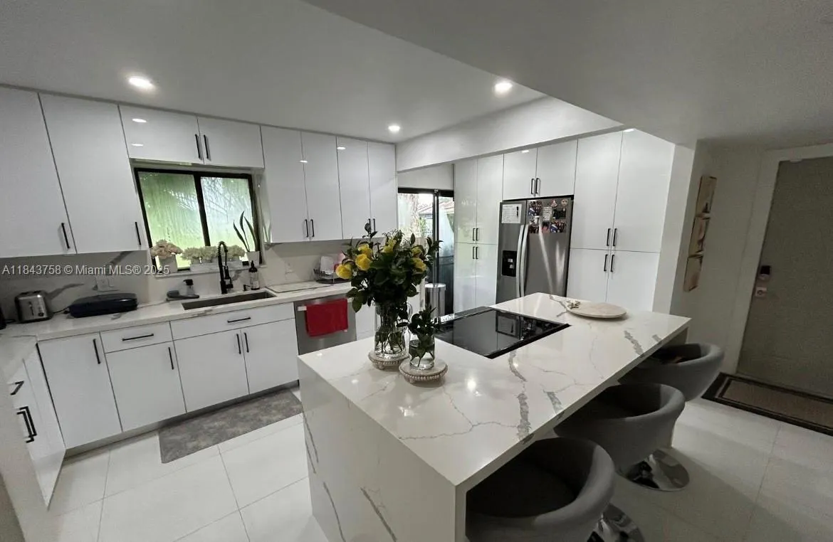 16249 Laurel Dr, #14