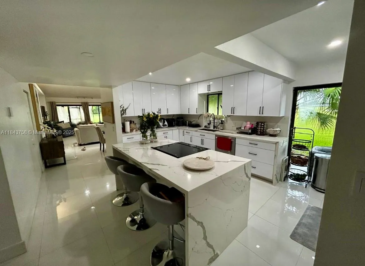 16249 Laurel Dr, #14