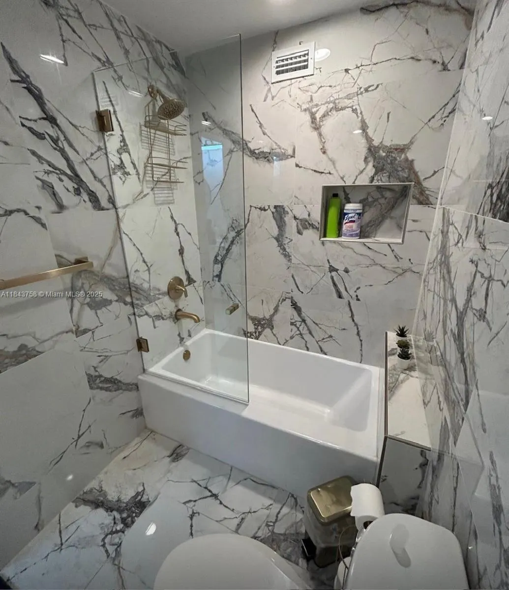 16249 Laurel Dr, #14