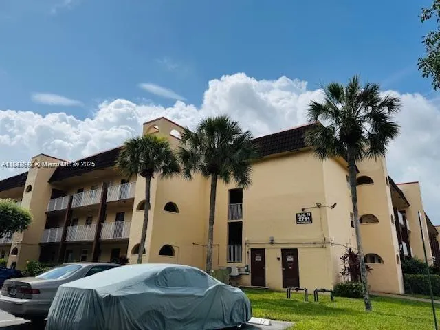 2711 N Pine Island Rd, #211
