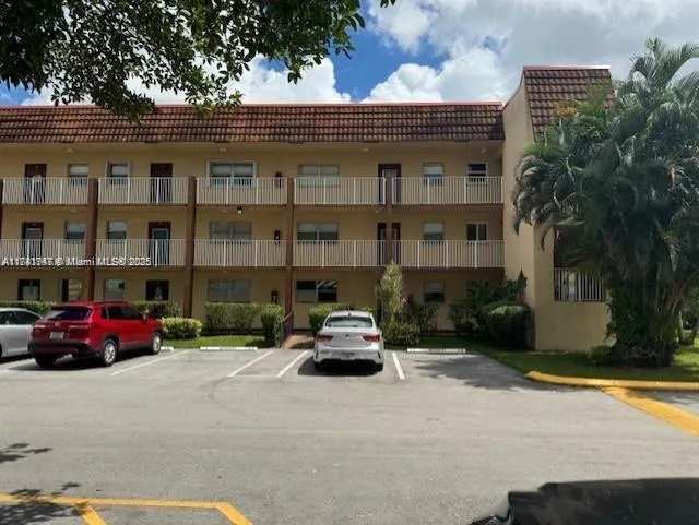 2711 N Pine Island Rd, #211