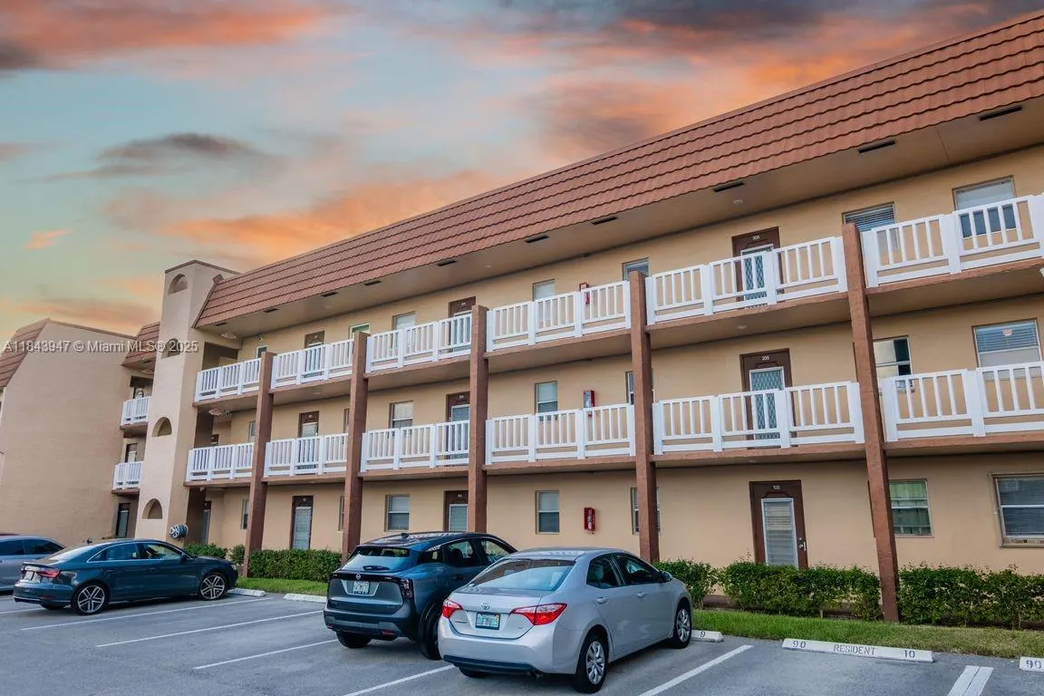 2711 N Pine Island Rd, #211