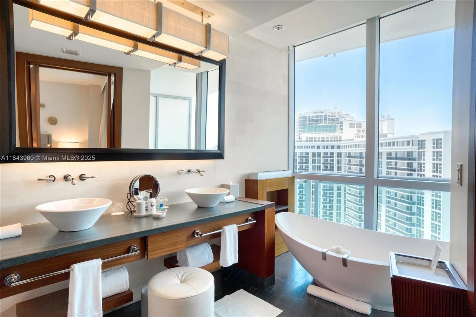 10295 Collins Ave #1014