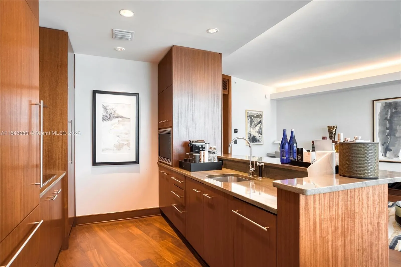 10295 Collins Ave #1014