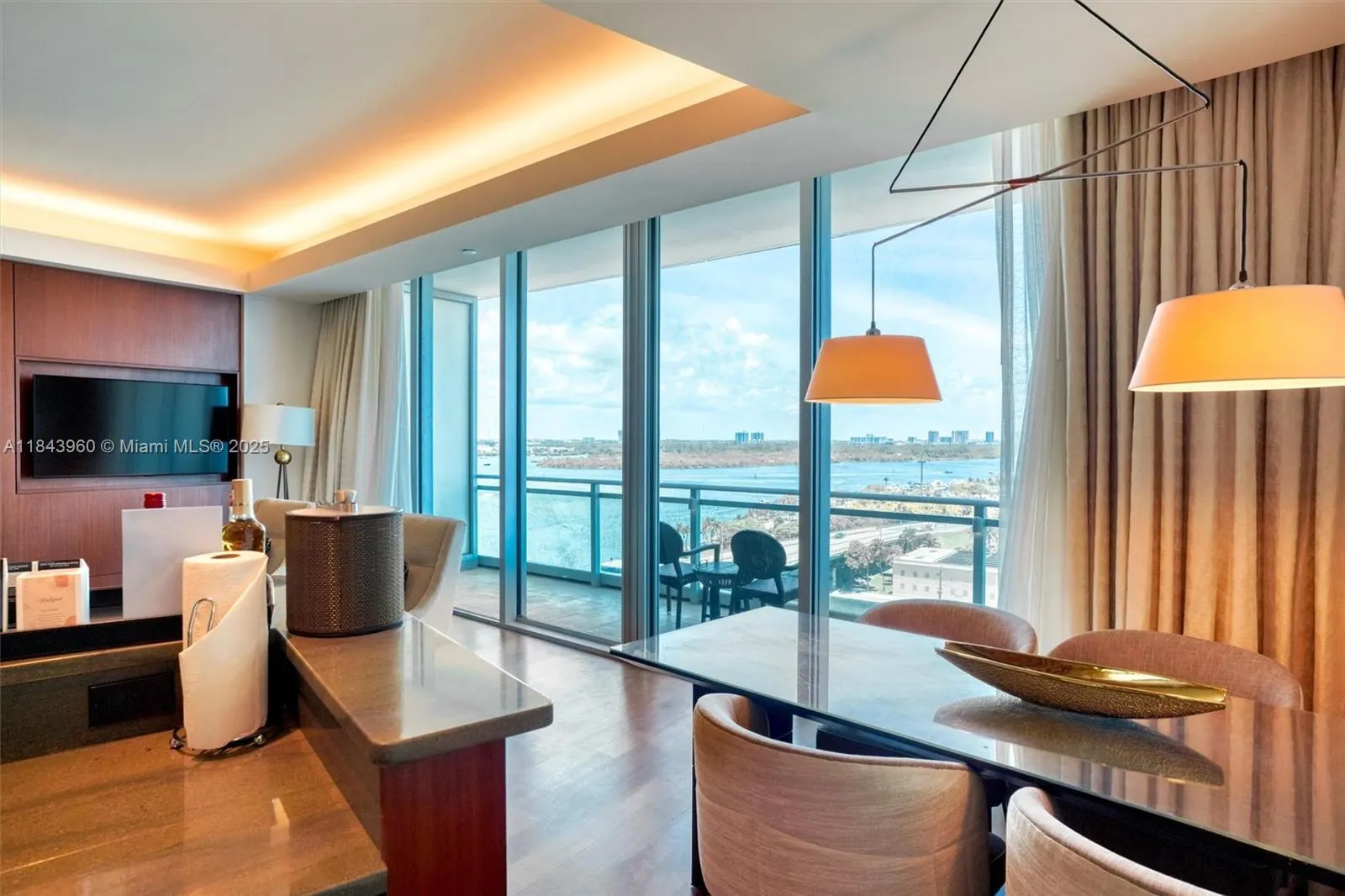 10295 Collins Ave #1014