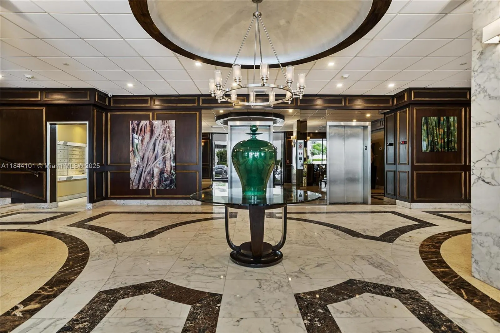 625 Biltmore Way, #902