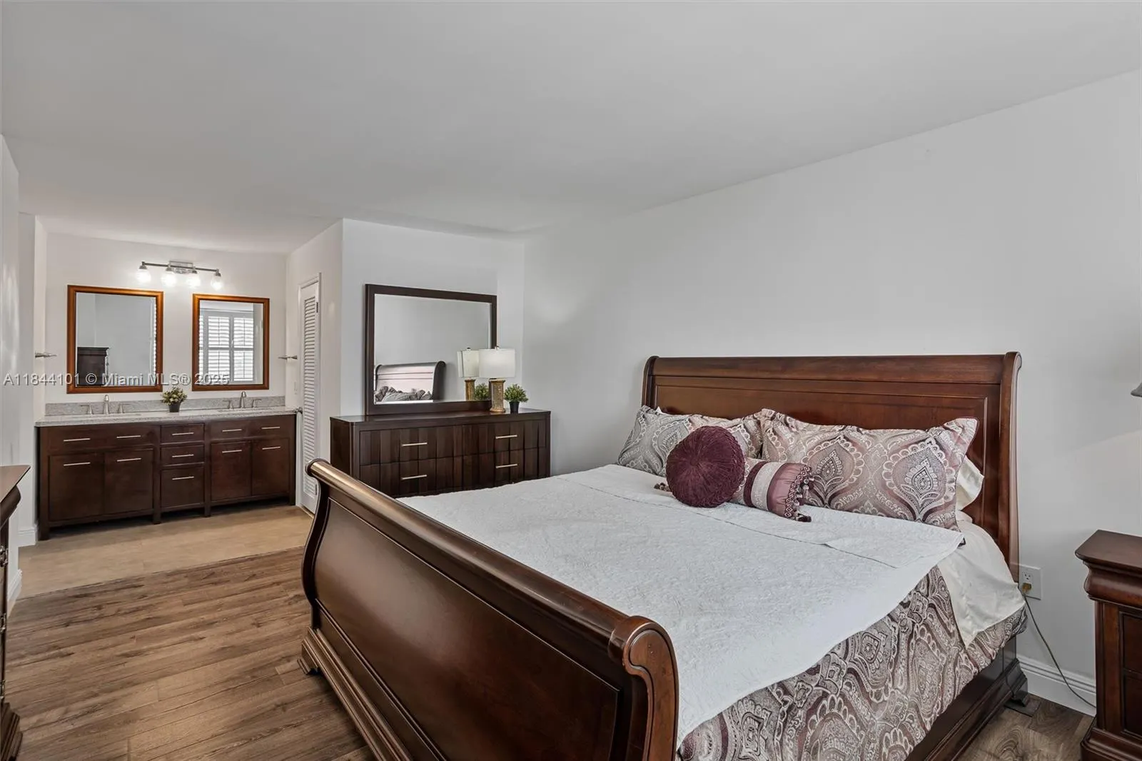 625 Biltmore Way, #902