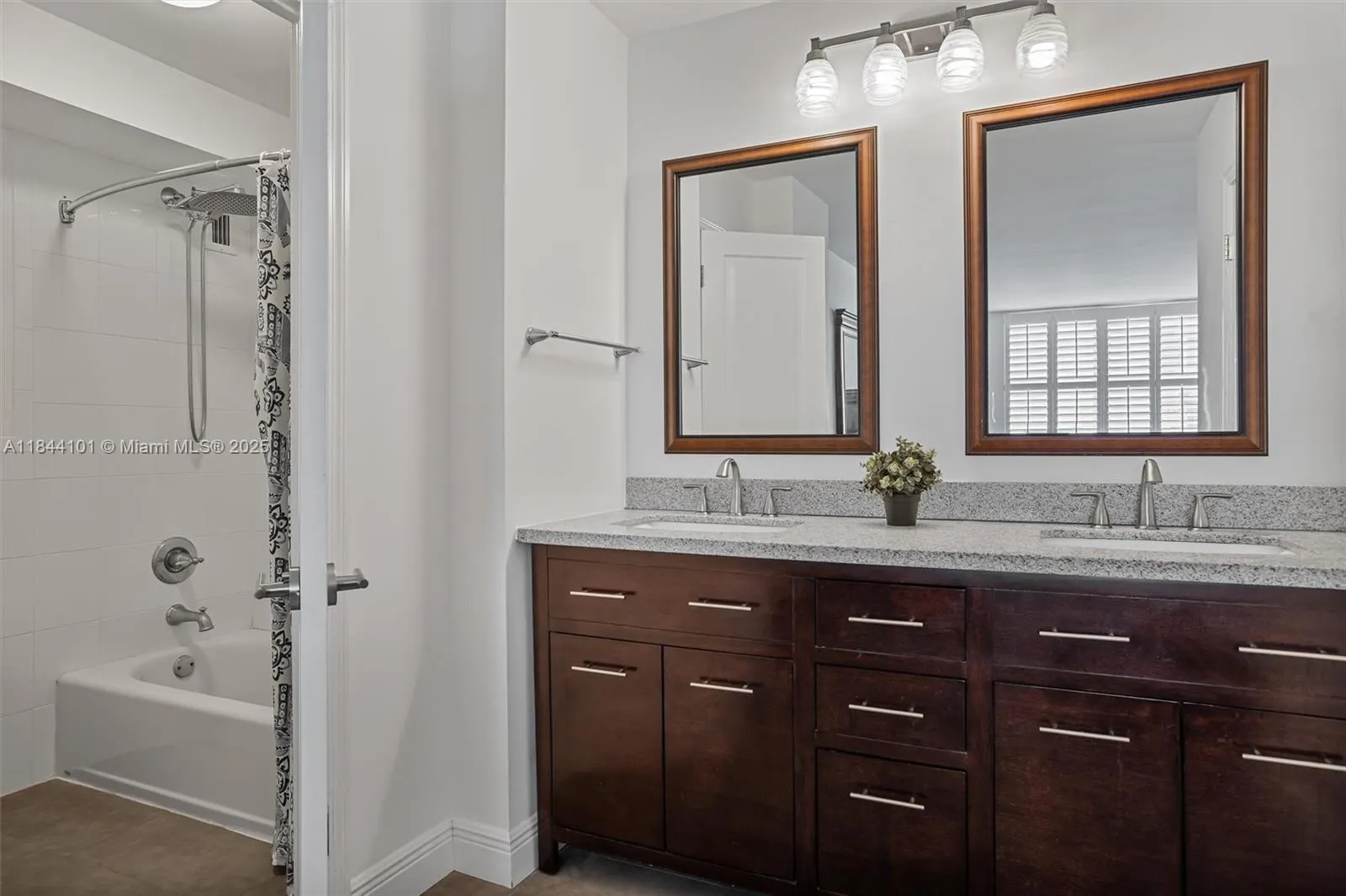 625 Biltmore Way, #902