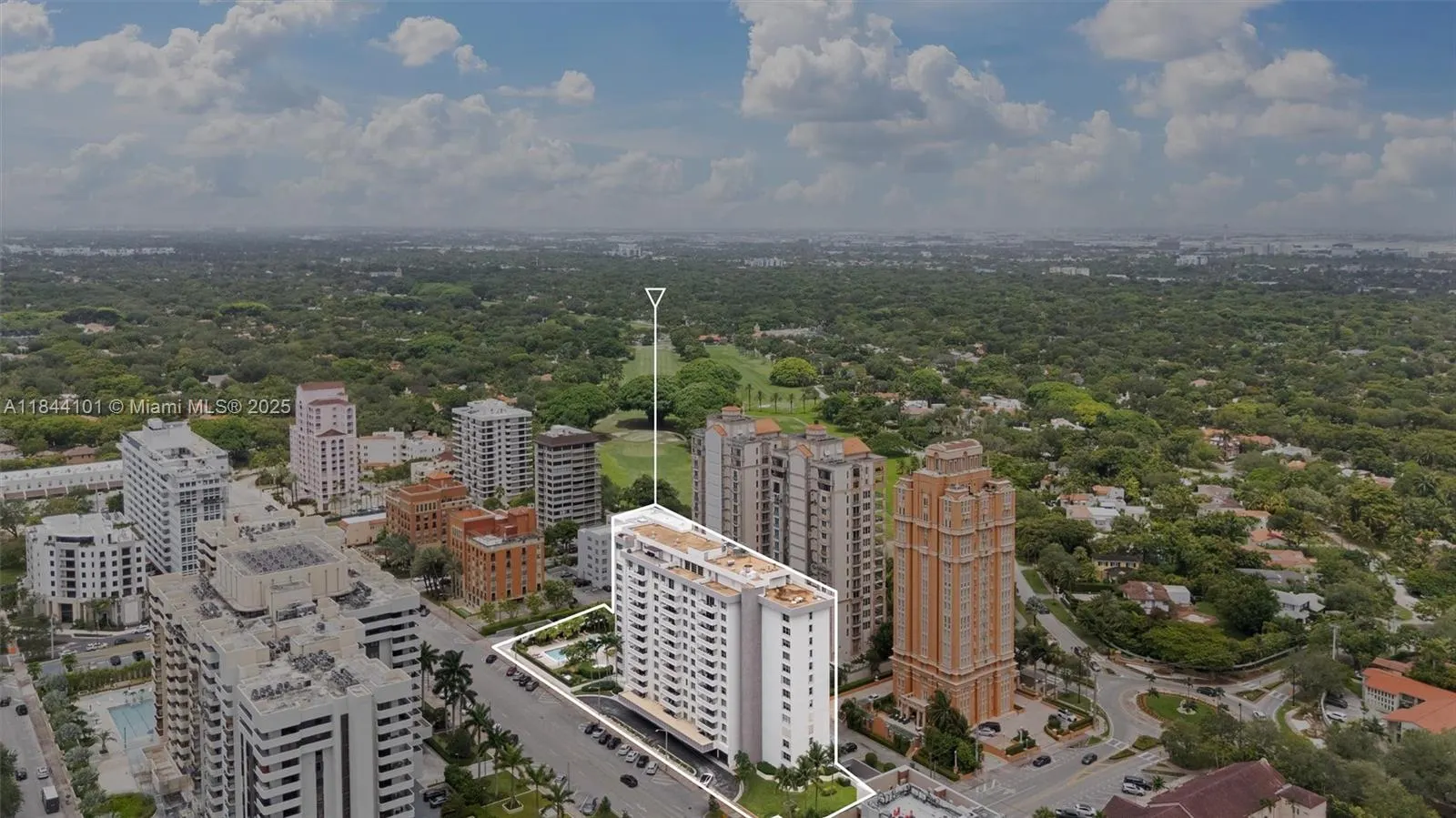 625 Biltmore Way, #902
