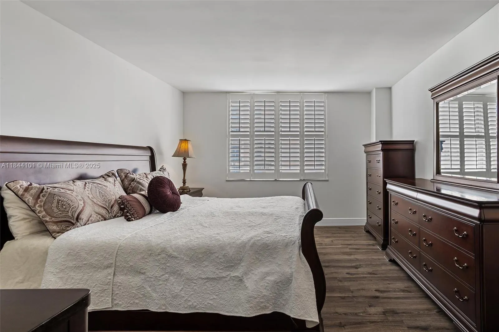 625 Biltmore Way, #902