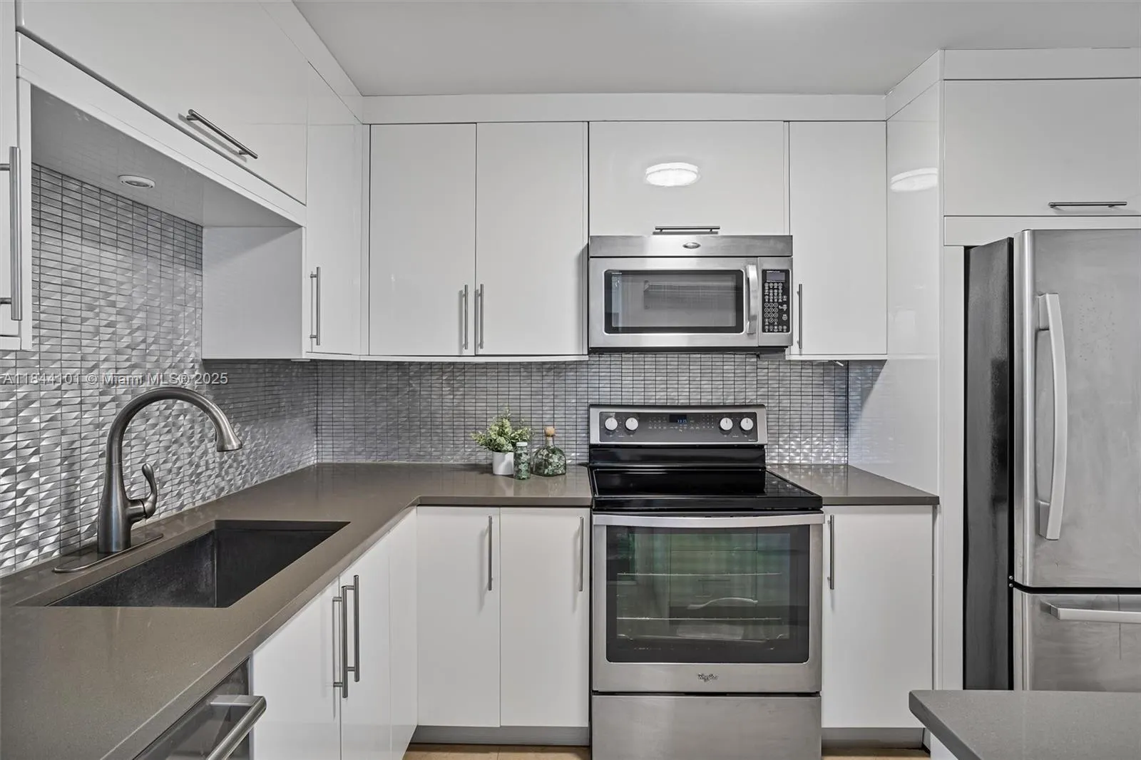 625 Biltmore Way, #902