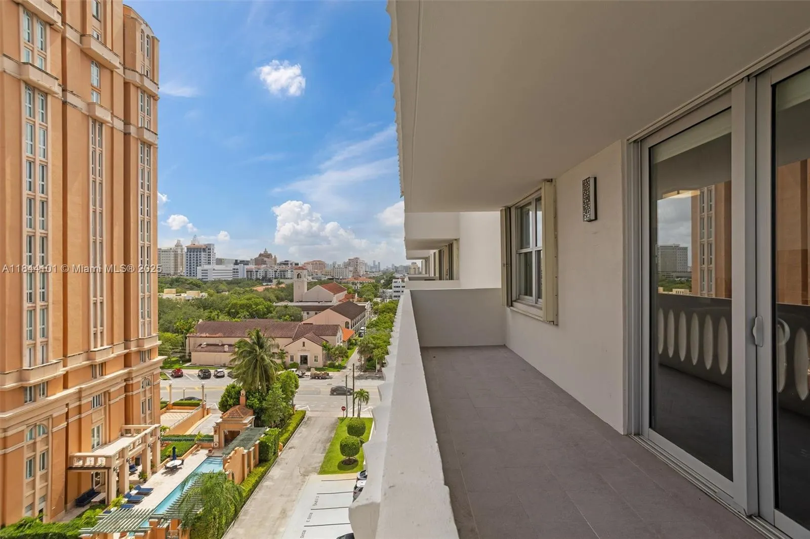625 Biltmore Way, #902