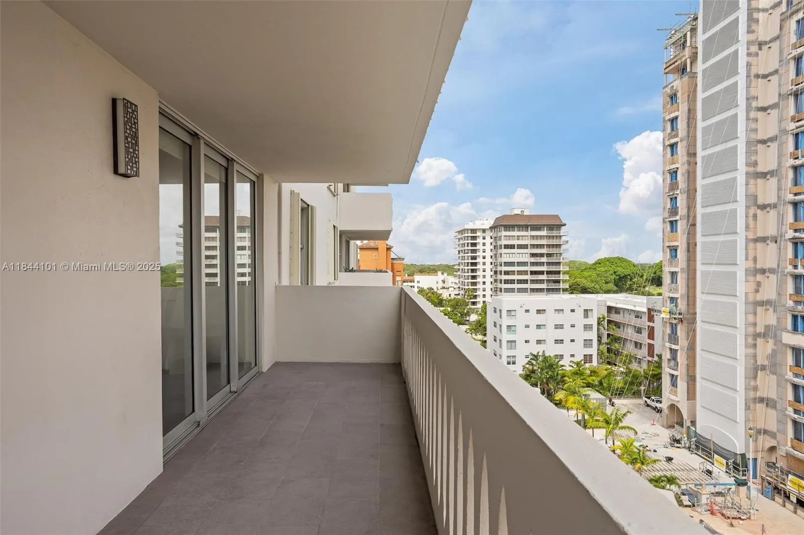 625 Biltmore Way, #902