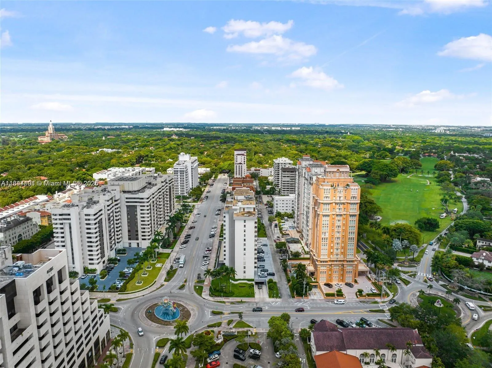 625 Biltmore Way, #902