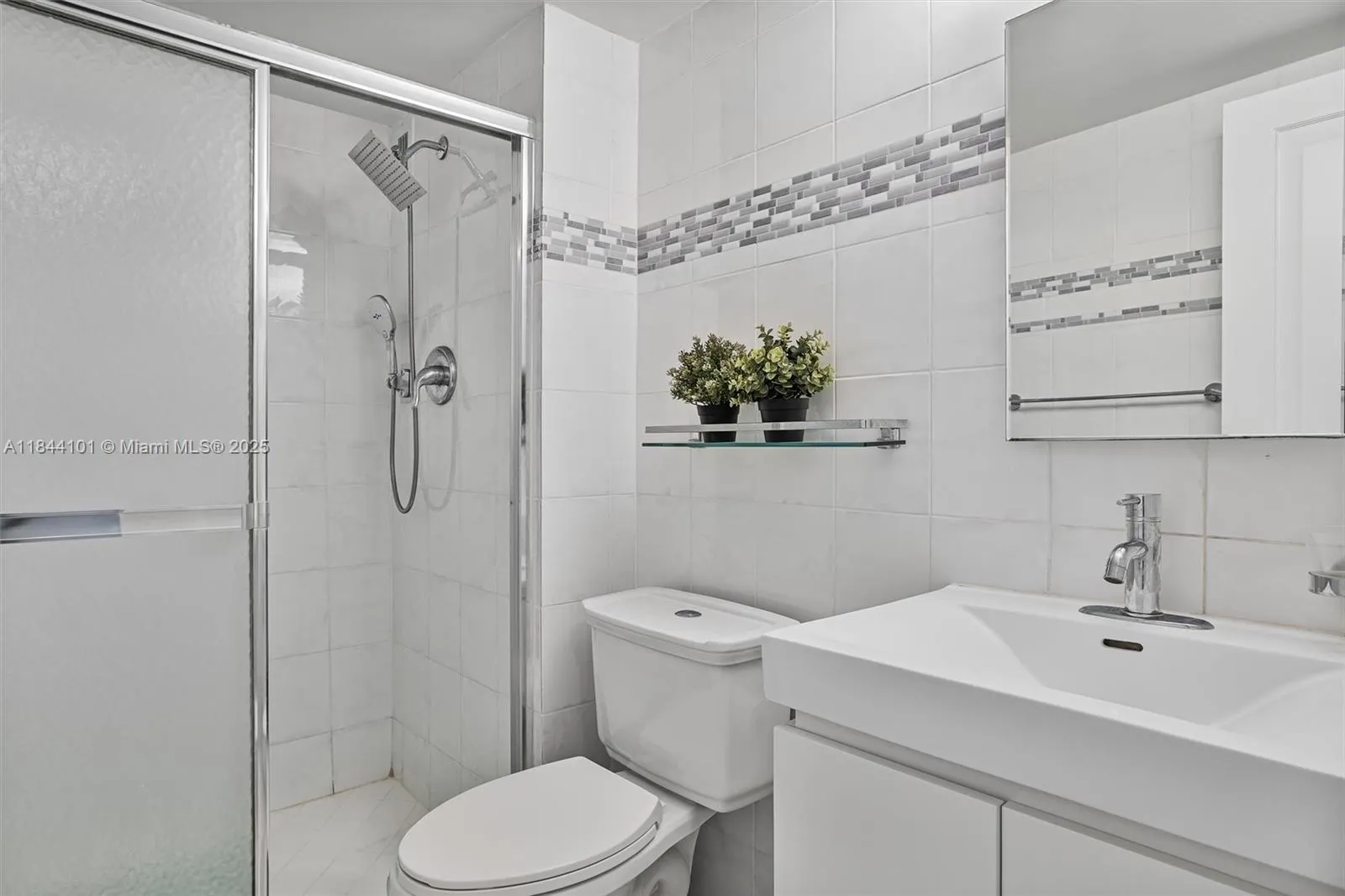 625 Biltmore Way, #902