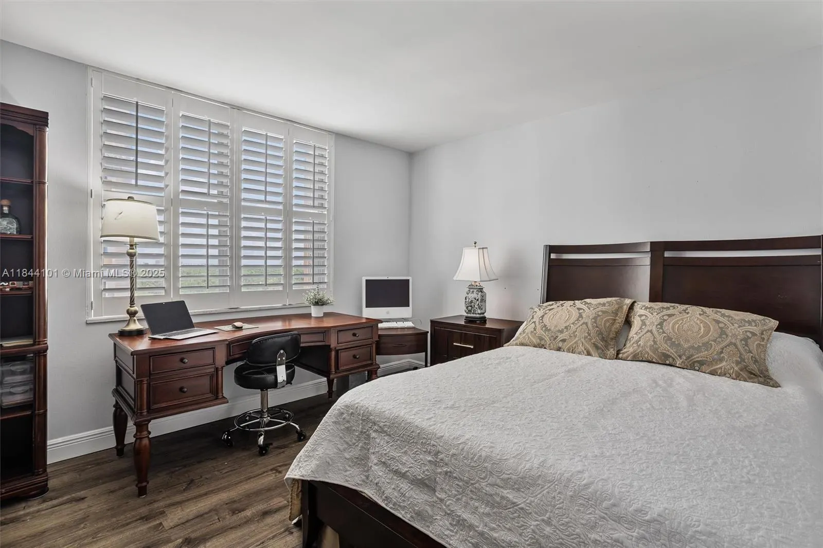 625 Biltmore Way, #902