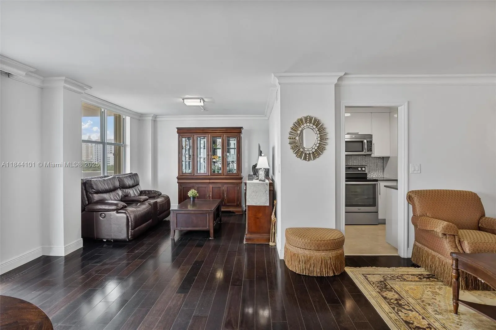625 Biltmore Way, #902