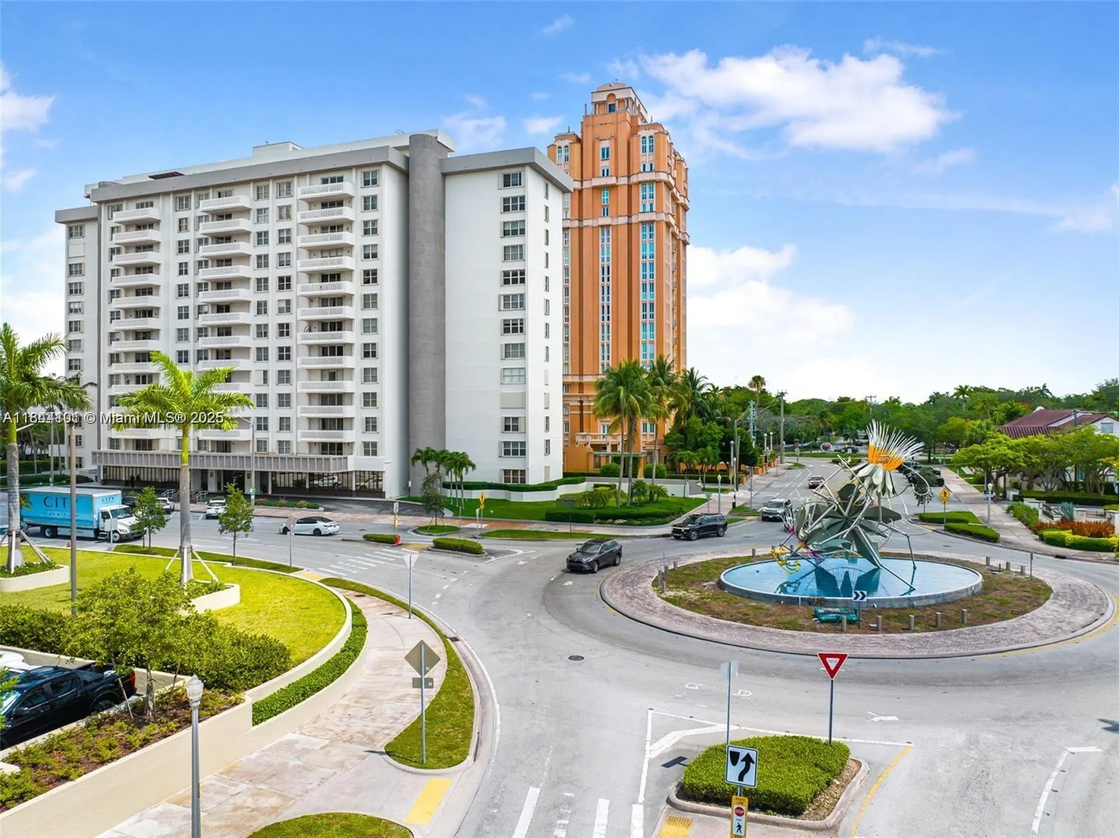 625 Biltmore Way, #902