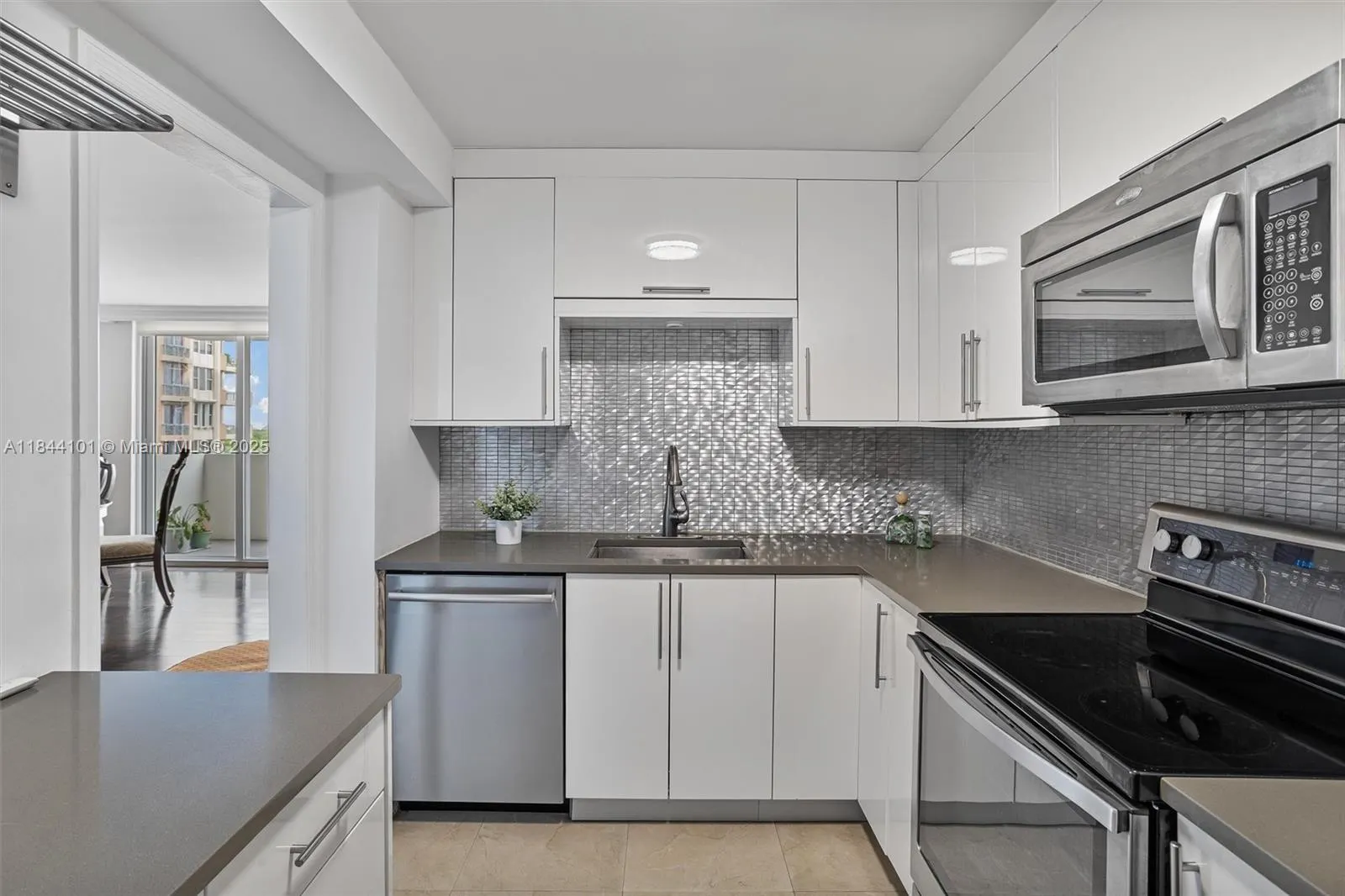 625 Biltmore Way, #902