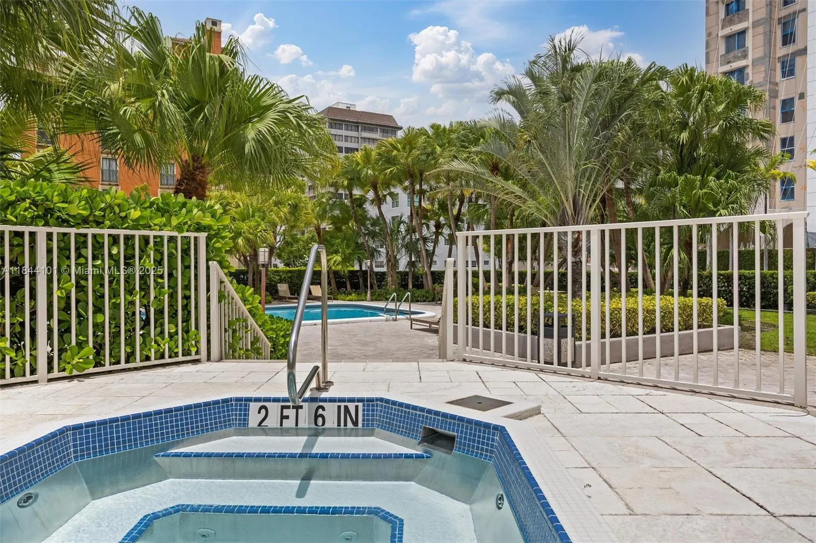 625 Biltmore Way, #902