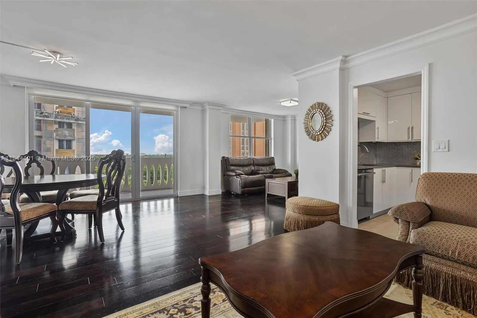 625 Biltmore Way, #902