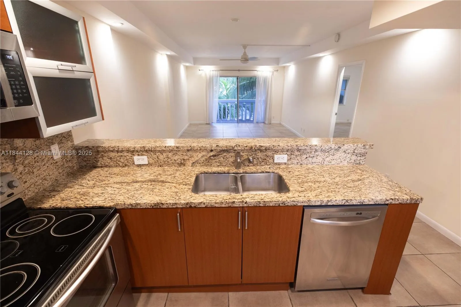 100 Edgewater Dr, #336