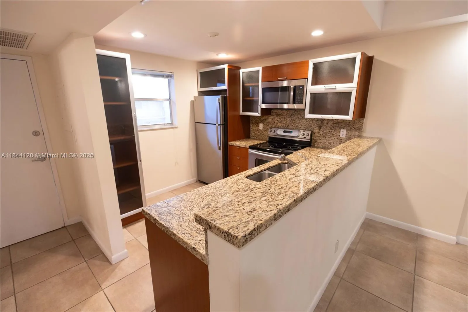 100 Edgewater Dr, #336