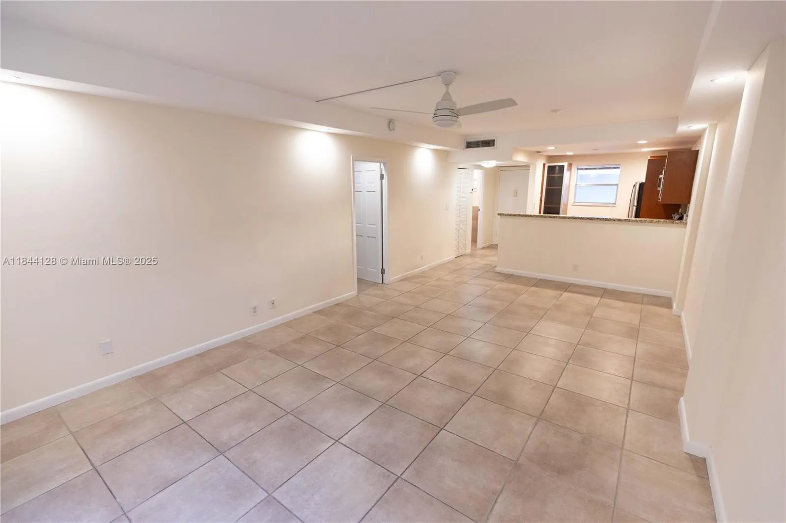 100 Edgewater Dr, #336