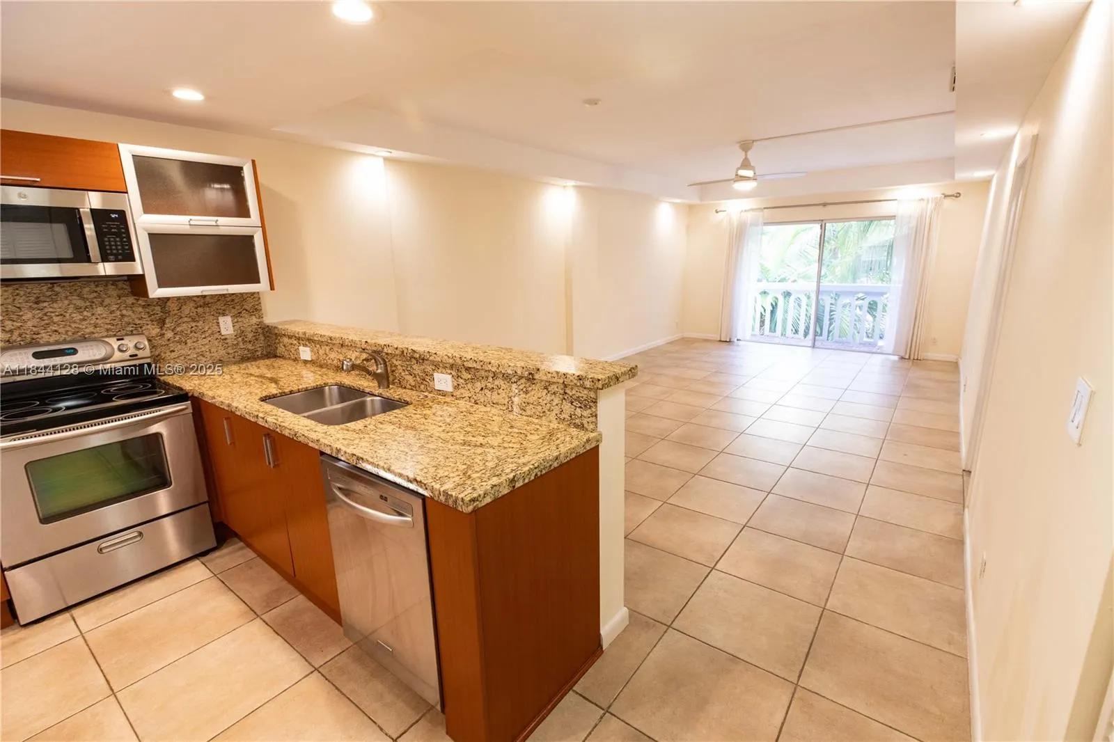 100 Edgewater Dr, #336