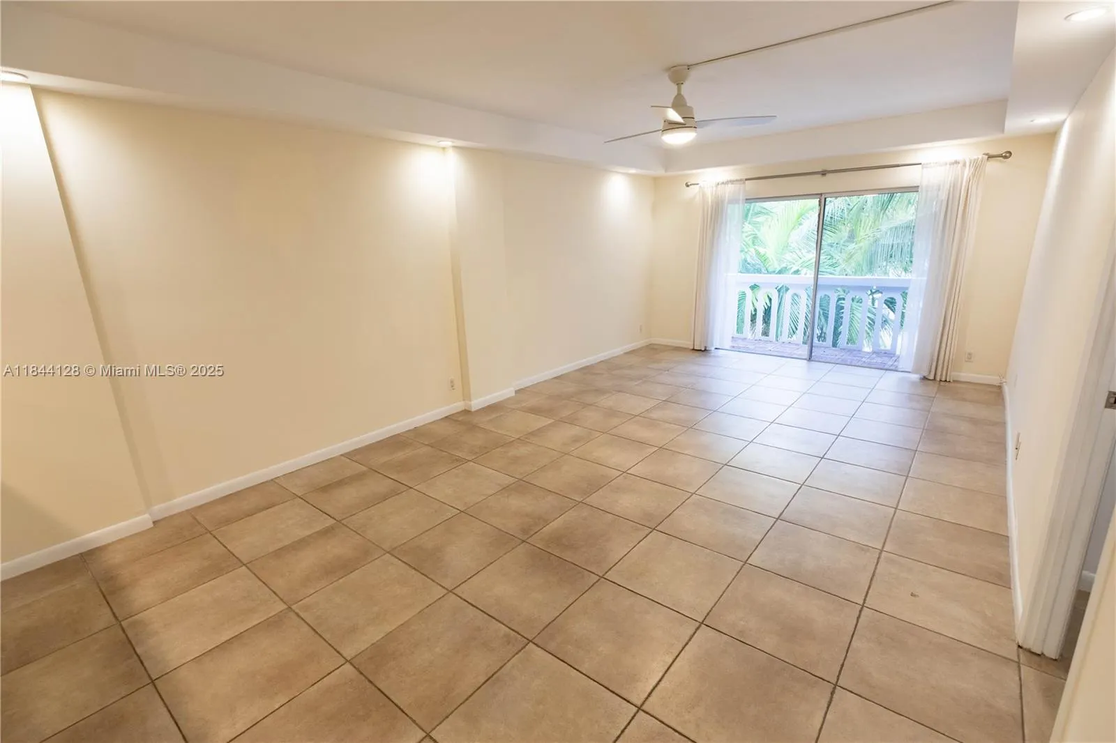 100 Edgewater Dr, #336