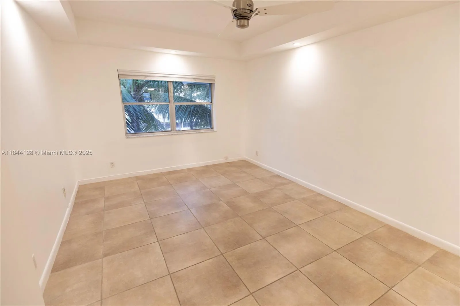 100 Edgewater Dr, #336